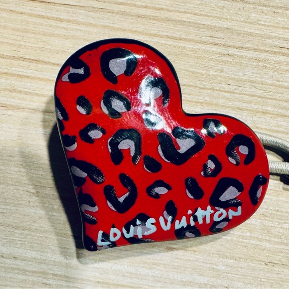 Authentic Louis Vuitton Rare Red Heart Flower Elastic Valentine Hair Tie Leopard - Picture 3 of 8